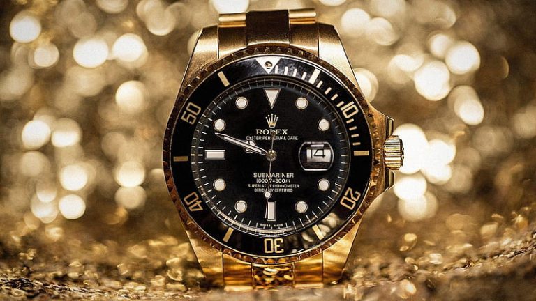 Die Welt der Replica Hublot: Faszination und Fakten 4 HD wallpaper gold diamond rolex watch in lights bokeh background rolex Die Welt der Replica Hublot: Faszination und Fakten